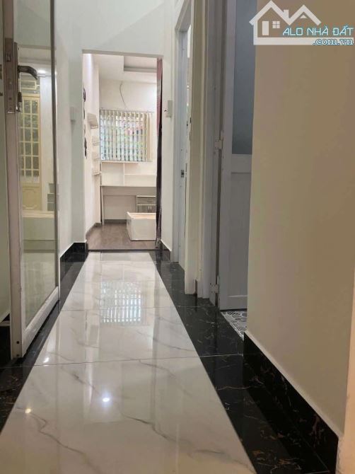 HẺM XE HƠI- NHÀ ĐẸP PHÚ THỌ HOÀ - 2 LẦU SÂN THƯỢNG, 3 PHÒNG NGỦ - CHỈ NHỈNH 4 TỶ - 4