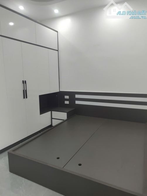 Bán nhà 3,5 tầng xây độc lập, sân cổng riêng tuyến 2 đường Thiên Lôi, dt 67m2 mt 4,1m - 4