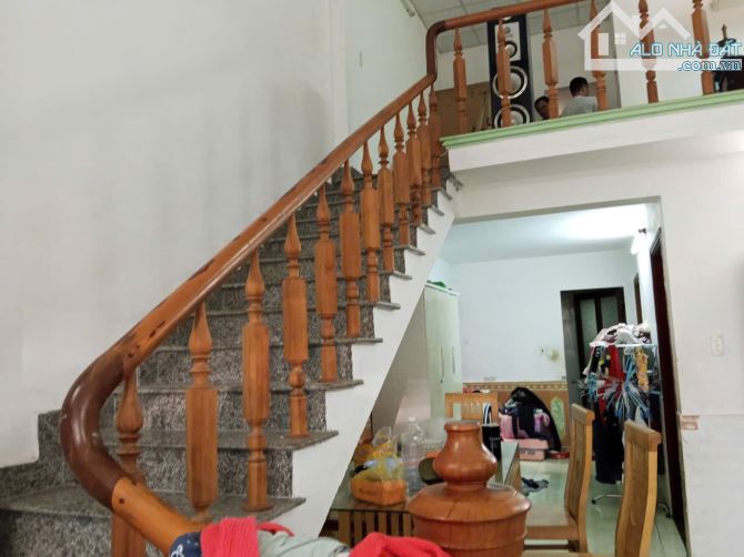 ♪ Nhà sát Nguyễn Tất Thành đoạn Xuân Hà, 160m2, mê lửng, sân vườn, 3.x tỷ - 4