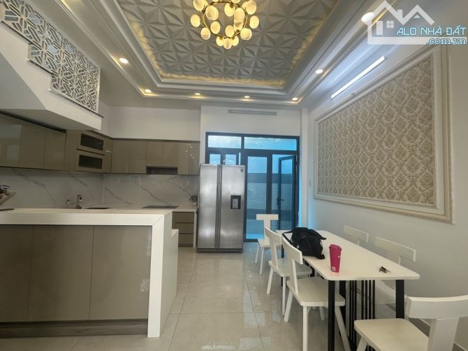 Nhà phố 3 tầng hiện đại ngang 6,5m - tặng nội thất - ô tô quay đầu - sang tên ngay - 5