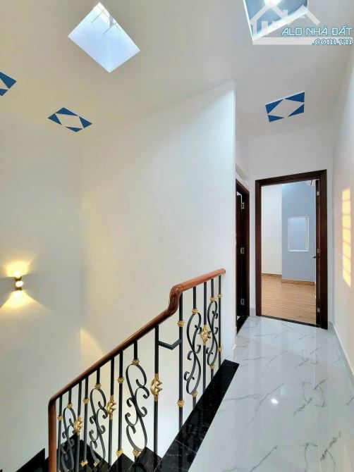Giảm sốc 200tr. Nhà 59m² Nguyễn Xí, Bình Thạnh xây 1 trệt 3 lầu. Giá 2 tỷ 350, gần Vincom - 5
