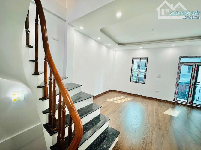 CĂn này mua đầu tư để cho thuê thì tuyệt vời-Ngay sát trường đại học- Giá chỉ nhỉnh 3 tỉ - 5