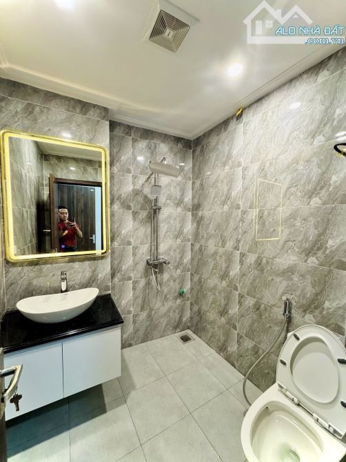 BÁN NHÀ HÀO NAM ĐỐNG ĐA 55m 5Tầng Mt 4.2m GIÁ 21 TỶ PHÂN LÔ Ô TÔ TRÁNH KINH DOANH. - 5