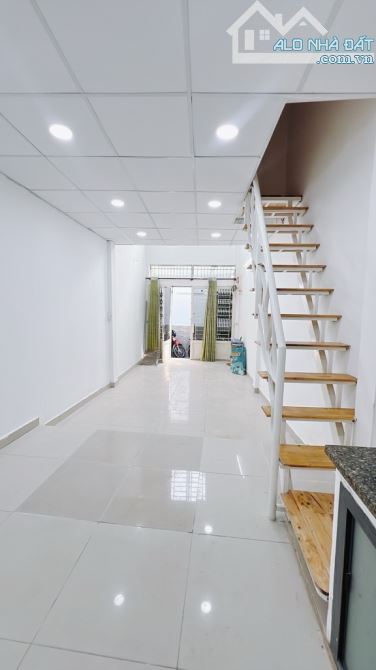 NHÀ 2 TẦNG TẠI TÔN ĐẢN F15 - CÁCH HXH 100m - HẺM 3m THÔNG THOÁNG SẠCH SẼ - 5