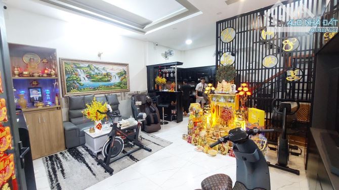 Chủ cần bán nhà ngõ OTO 195 TTT.Q4. 57m2. Giá 5,4 tỷ - 5