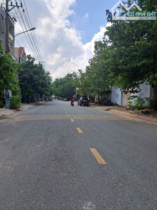 NHÀ MẶT TIỀN NGÃ 3 ĐƯỜNG NHỰA 20M, NGAY BÊN TTHC DĨ AN, KHU KINH DOANH, NHÀ PHỐ DĨ AN - 5