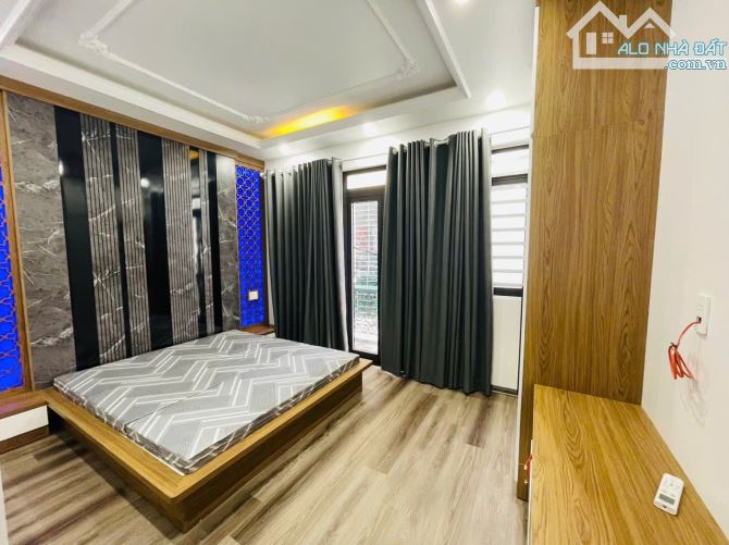 Bán nhà 3 tầng đl gốc dân Hồ Sen, Lê Chân 52m giá chỉ 3,x tỷ - 5