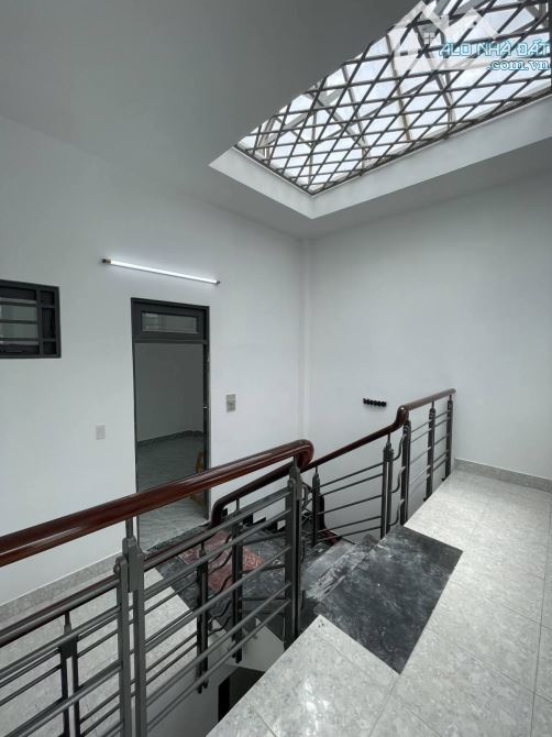 SIÊU PHẨM NHÀ ĐẸP - 3 TẦNG SÂN THƯỢNG - NGANG LỚN 4.5M - GIÁ 5 ĐỒNG 680 - HẺM THẲNG 6M - K - 5