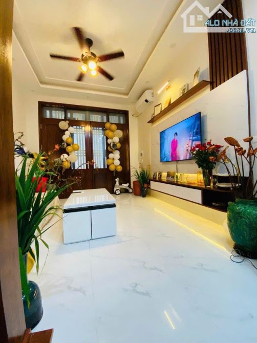 NHÀ PHÂN LÔ LẠC LONG QUÂN 30m 5 TẦNG MT 3,6m NGÕ Ô TÔ CÁCH HỒ TÂY 200M FULL NỘI THẤT 11 TỶ - 5