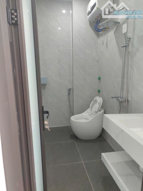 Bán nhà 3,5 tầng xây độc lập, sân cổng riêng tuyến 2 đường Thiên Lôi, dt 67m2 mt 4,1m - 5