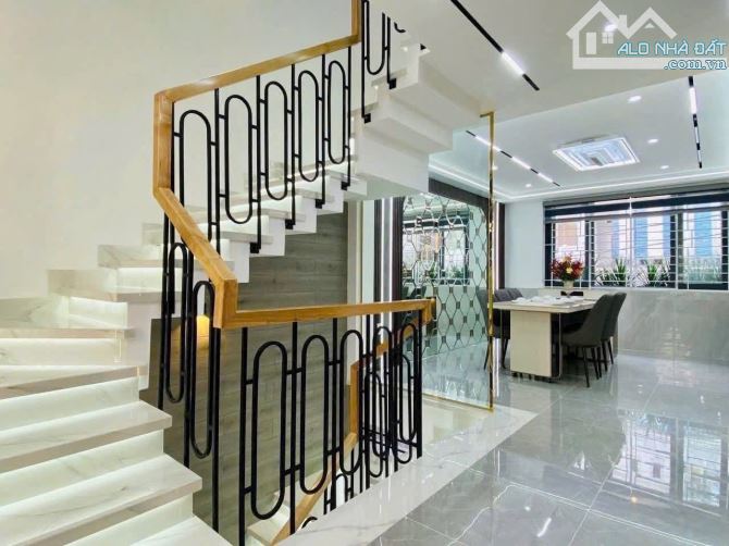 Siêu PHẨM NHÀ CAO TẦNG XÂY THEO PHONG CÁCH HIỆN ĐẠI NGAY TRUNG TÂM THỊ TRẤN HÓC MÔN - 5