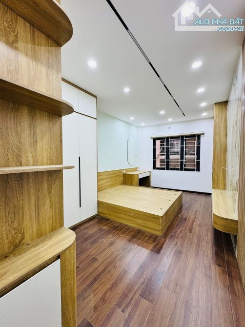 BÁN NHÀ XUÂN THUỶ 33m2x6T giá chỉ 10.6 tỷ-GẦN ÔTÔ TRÁNH-NGÕ THÔNG RỘNG NÔNG-THANG MÁY - 6