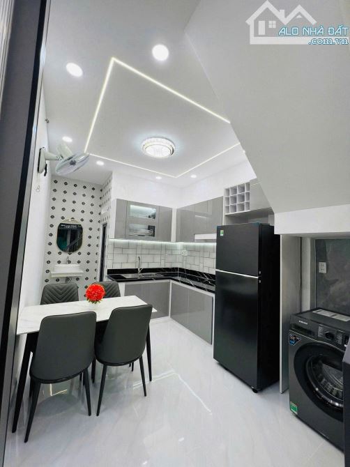 HẠ GIÁ QUÁ MẠNH – NHÀ ĐẸP - ĐƯỜNG VIP - Nguyễn Hồng Đào – 90m2 – 2 Tầng – GIÁ 9 TỶ NHỈNH - 6