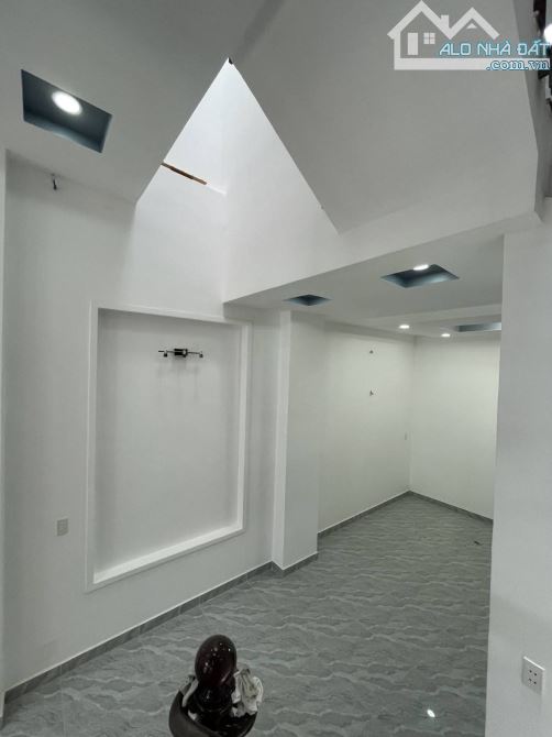 SIÊU PHẨM NHÀ ĐẸP - 3 TẦNG SÂN THƯỢNG - NGANG LỚN 4.5M - GIÁ 5 ĐỒNG 680 - HẺM THẲNG 6M - K - 6