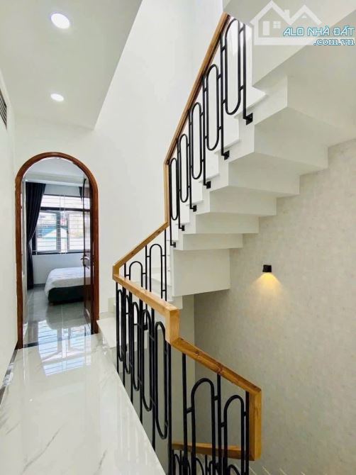 Siêu PHẨM NHÀ CAO TẦNG XÂY THEO PHONG CÁCH HIỆN ĐẠI NGAY TRUNG TÂM THỊ TRẤN HÓC MÔN - 6