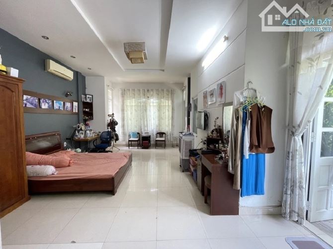 SIÊU PHẨM -  BIỆT THỰ LÔ GÓC 3 TẦNG - GARA Ô TÔ - TRUNG TÂM HẢI CHÂU - GIÁ CHỈ NHỈNH 12 TỶ - 7
