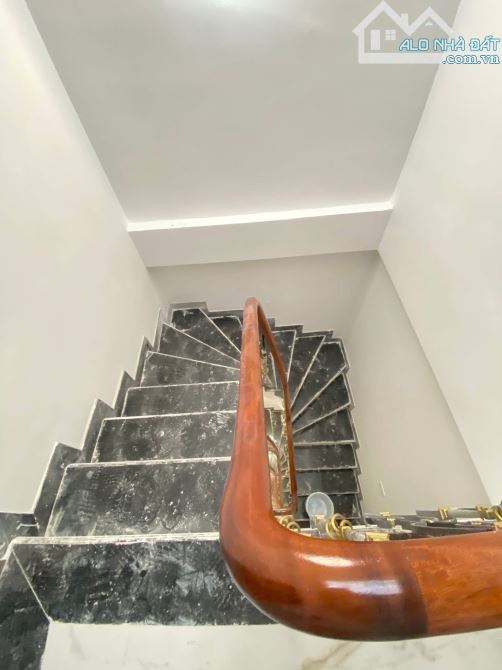 NHÀ 4 TẦNG FULL NỘI THẤT -VF3  Ô TÔ NHỎ ĐỖ CỬA - 10M Ô TÔ ĐỖ - 7