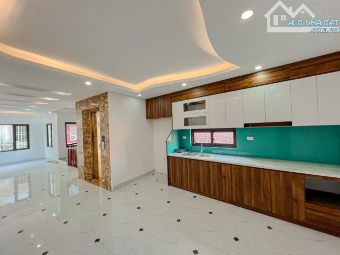 NHÀ NGÕ 2 ĐƯỜNG HOÀNG LIỆT. LINH ĐÀM. 60M2 - 5 TẦNG. THANG MÁY. Ô TÔ ĐỖ CỬA.