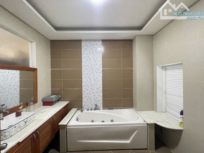 Nhà phố hầm và 4 tầng, mặt tiền đường Tân Thuận Nam Quận 7. 5*8, hơn 16 tỷ. - 7