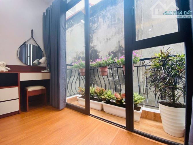 NHÀ PHÂN LÔ LẠC LONG QUÂN 30m 5 TẦNG MT 3,6m NGÕ Ô TÔ CÁCH HỒ TÂY 200M FULL NỘI THẤT 11 TỶ - 7
