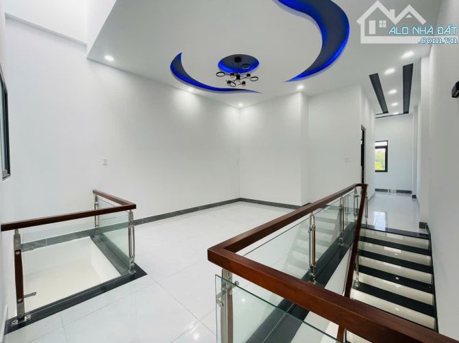 Bán nhà Mỹ Hạnh Nam Giáp Hóc Môn, Diện tích 237m2 - 1 Trệt 1 Lầu 3 Phòng Ngủ - Hoàn công - 7