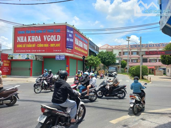 Nhà góc 03 MT Hóc Môn, ngay góc xanh đỏ, cổng trường TC nghề. DT 400m2, Giá 65 tr/tháng - 7