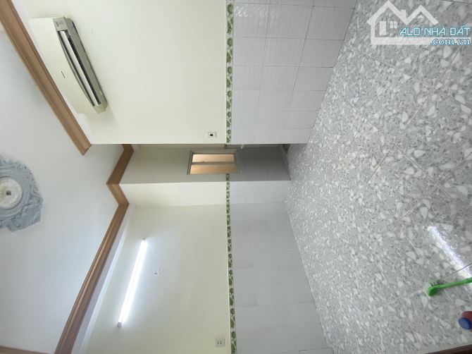 Bán nhà NGUYỄN TƯ GIẢN, Hẻm 5m, 3.5 Tầng , Mái Đúc, 4 Phòng Ngủ, 4 Tỷ x - 7