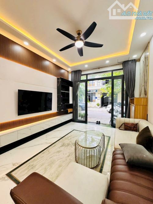 NHÀ ĐẸP 4 TẦNG - KHU VIP THẠNH LỘC 26 – ĐƯỜNG 12M – CHỈ 6.4 TỶ - 8