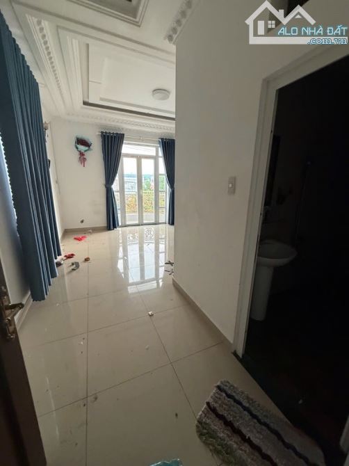Biệt Thự 4 tầng Mặt tiền đường HIỆP THÀNH 13 phường HT Q12 dt 333m2 (6,9mx49m) Đường 12m - 8