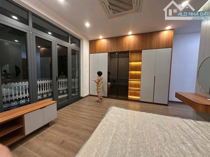Cho thuê nhà 3 tầng, mặt tiền đường Phan Trọng Tuệ, Hoà Cường Nam, Hải Châu. Giá 25 triệu - 8