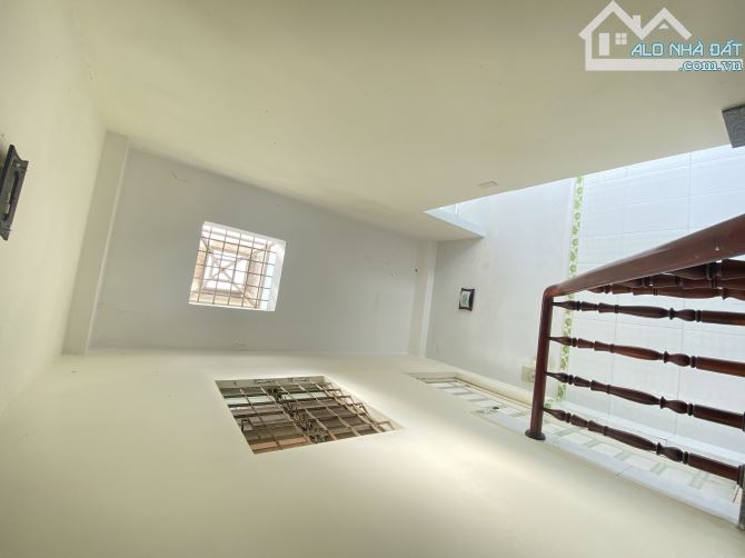 Bán nhà NGUYỄN TƯ GIẢN, Hẻm 5m, 3.5 Tầng , Mái Đúc, 4 Phòng Ngủ, 4 Tỷ x - 8