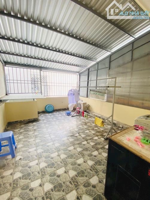 Nhà 3 tầng đường THẠNH XUÂN 22, phường THẠNH XUÂN, Q12, dt 61,2m2 (4mx15,3m), Hẻm 5m - 9