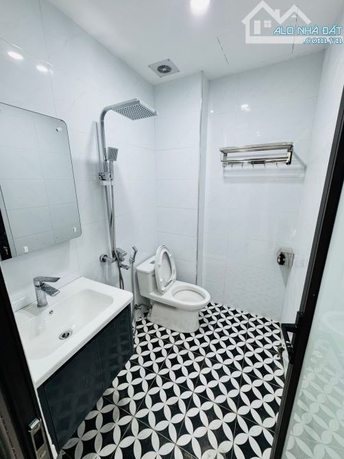 BÁN NHÀ XUÂN THUỶ 33m2x6T giá chỉ 10.6 tỷ-GẦN ÔTÔ TRÁNH-NGÕ THÔNG RỘNG NÔNG-THANG MÁY - 9
