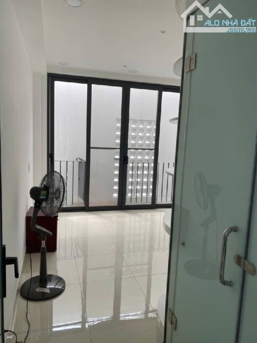 TRANG BÌA - NHÀ MỚI 4 TẦNG - HẺM XE HƠI QUAY ĐẦU ĐƯỜNG SỐ TÂN QUY QUẬN 7 - 9