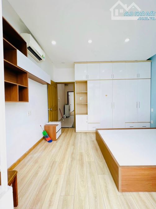 BÁN NHÀ KHU VIP MỚI ĐẸP 4 TẤM BẾN VÂN ĐỒN HẺM XE HƠI GIÁ 15 TỈ DT 4,7*12 HIẾM BÁN KHU NÀY - 9
