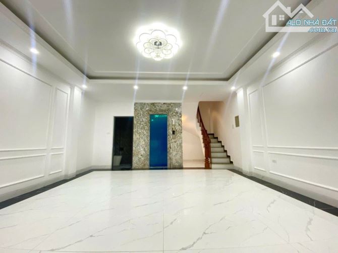 SIÊU PHẨM 5 TẦNG MỚI TINH_THANG MÁY_MẶT NGÕ Ô TÔ TRÁNH ĐỖ_30M RA TRỤC ĐƯỜNG CHÍNH THÔNG ĐI