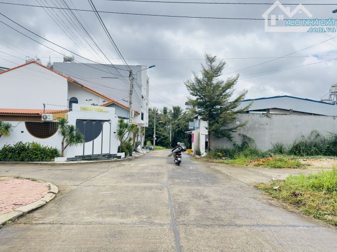 BÁN ĐẤT KHU ĐẤU GIÁ CÔNG AN 5.8*15.5 thổ cư full chỉ 2ty850