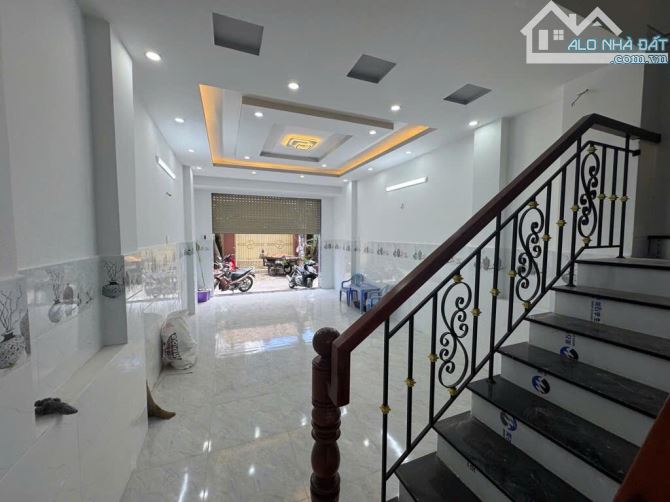 * Tân Phú. Trần thủ độ. 3 tầng, 60,2 m2. 4 x15, nở hậu, 6.x tỏi.