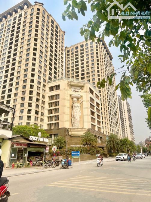 KHU VIP NHẤT HÀ NỘI -MẶT NGÕ THÔNG- ÔTÔ ĐỖ CỬA -ĐẦU TƯ-KINH DOANH-ĐẤT VÀNG -XUÂN DIỆU  DT