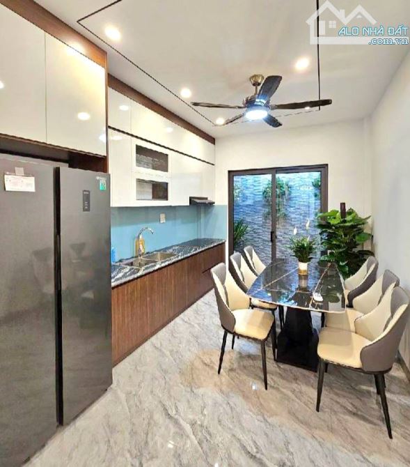 SÀI ĐỒNG - LONG BIÊN - 02 THOÁNG - CÁCH 1 NHÀ RA MẶT PHỐ - NỘi Thất siêu xịn .