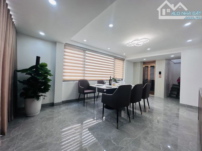 Bán chung cư Fafilm, 19 Nguyễn Trãi – Lô Góc, Tầng Cao –  96 m – 7.3 tỷ
