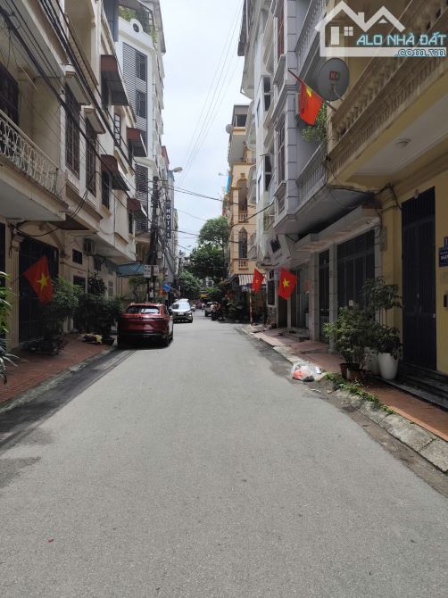 BÁN NHÀ XUÂN LA 60m2. 2 THOÁNG, 2 Ô TÔ TRÁNH TRÁNH ĐỖ TRƯỚC NHÀ - GARA Ô TÔ