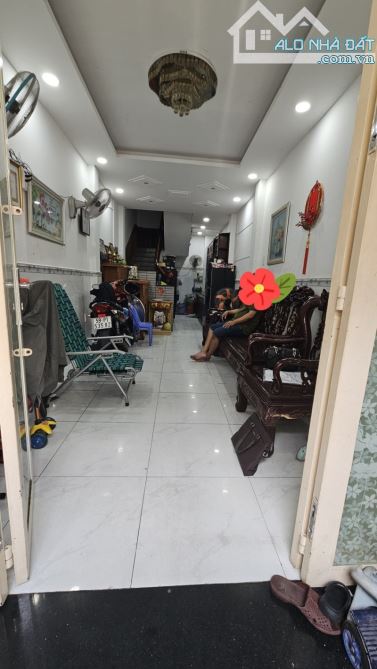 ✨ VỊ TRÍ VÀNG – NHÀ ĐẸP QUẬN 10 ✨ Nguyễn Tiểu La, Q.10. . Diện tích: 3m x 10m.