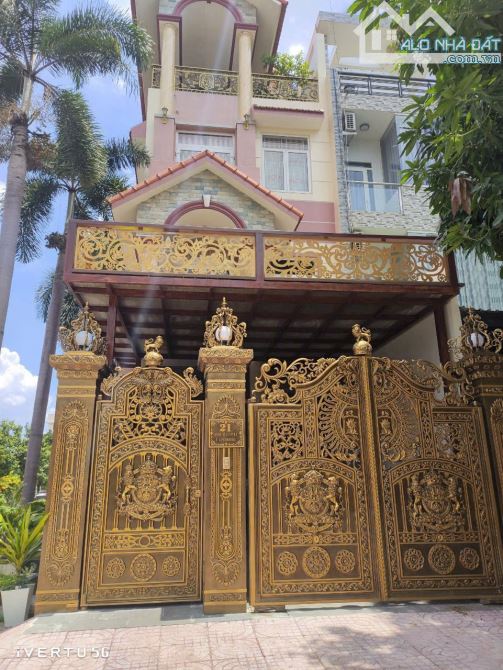 BÁN BIỆT THỰ KHU HÀNH CHÁNH DĨ AN, GÓC 2 MẶT TIỀN, 121M2 , DT SÀN 319M2 GIÁ 14.9 TỈ TL