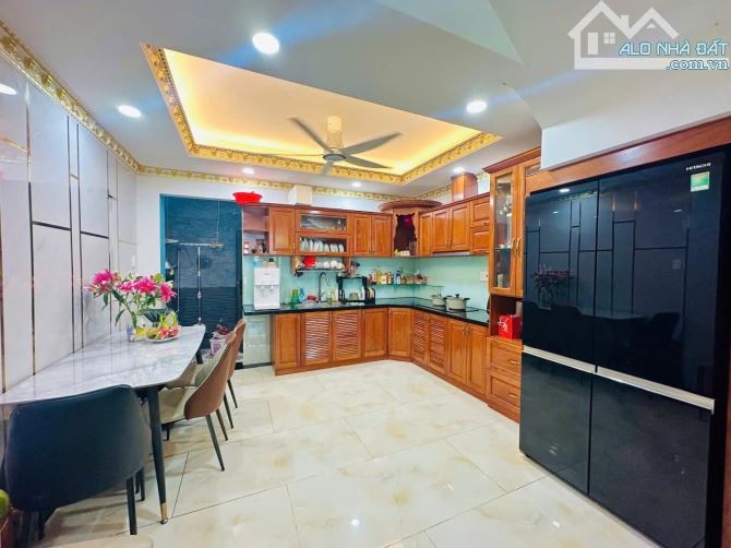 Bán nhà hẻm xe hơi full nội thất dào tông nguyên 50m2 4 tầng 4PN 3ưc giá 6.3 tỷ