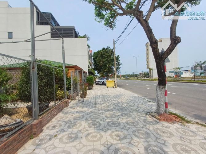Cần bán lô đất Mặt Tiền đường Minh Mạng _  Giữa Nguyễn Cơ Thạch và Nguyễn Khắc Viện.