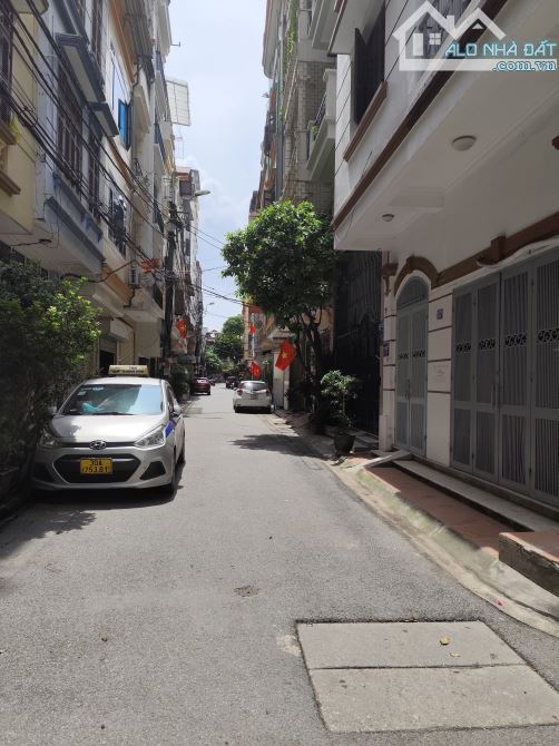 BÁN NHÀ HOÀNG QUỐC VIỆT 65m2 × 6T THANG MÁY. 2 Ô TÔ TRÁNH TRÁNH ĐỖ + GARA Ô TÔ