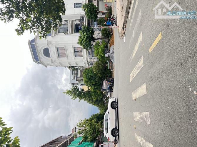Bán biệt thự 3 tầng kdc D2D, p.Thống Nhất, tp Biên Hoà. 10x20m 500m sàn 19 tỷ