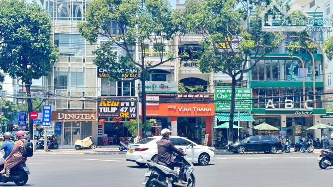 Bán Căn Nhà chiều Ngang 7,7 m2 Mặt Tiền Đường Lê Thánh Tôn Cách Biển 700m
