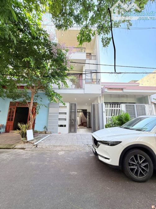 Bán Nhà 3 tầng Hoà Minh , sát Biển, sát Hồ Tùng Mậu  Diện tích đất : 5*15=75m, giá chỉ 6ty